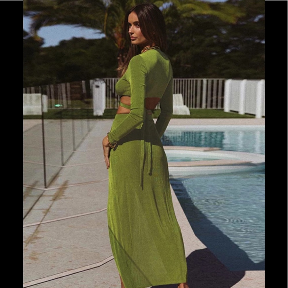 Top & skirt. - Picture 4 of 7